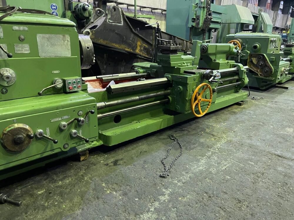 تراش منوال روسی تیپ ۴۰۰ - قطر کارگیر ۸۰۰ میلی‌متر، طول کارگیر ۳,۰۰۰ میلی‌متر