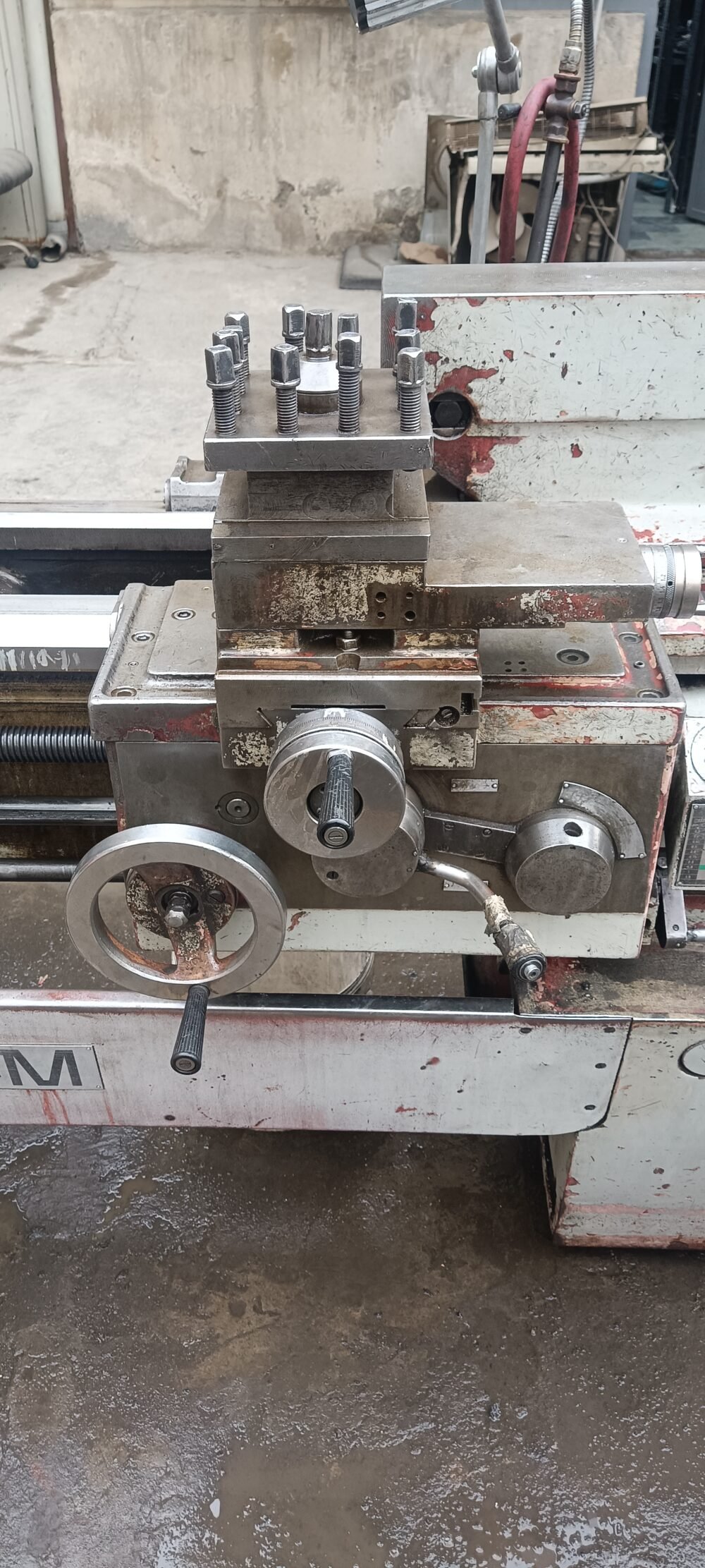 تراش TUG 40 لهستان - طول کارگیر ۱ متر، قطر کارگیر ۴۵ سانتیمتر، همراه لوازم جانبی کامل - تصویر 3