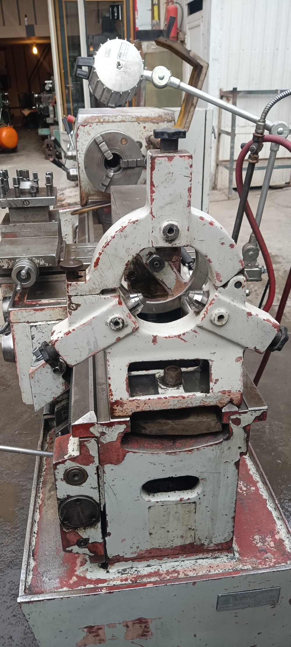 تراش TUG 40 لهستان - طول کارگیر ۱ متر، قطر کارگیر ۴۵ سانتیمتر، همراه لوازم جانبی کامل - تصویر 4