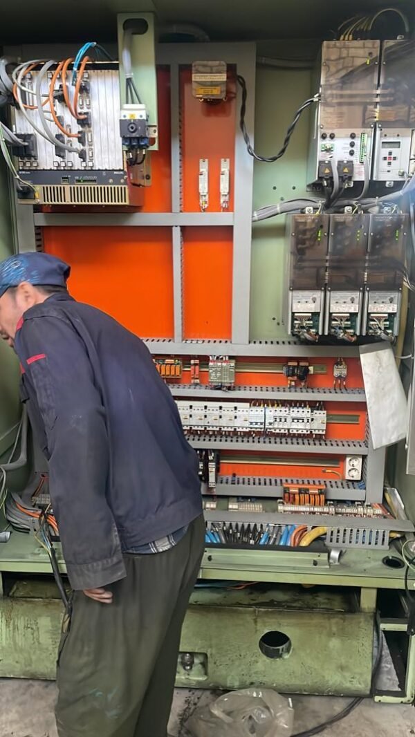 تراش CNC ماهو (MAHO Graziano) – قطر کارگیر ۴۵۰ میلی‌متر – طول کار ۱۰۰۰ میلی‌متر – کنترل Siemens 802 – استارت آماده کار – وضعیت بسیار سالم و تمیز - تصویر 13